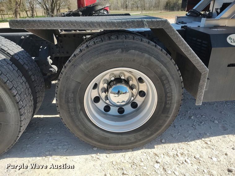 image for item DQ0491 2016 Mack CXU613  semi truck