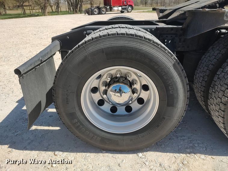 image for item DQ0491 2016 Mack CXU613  semi truck