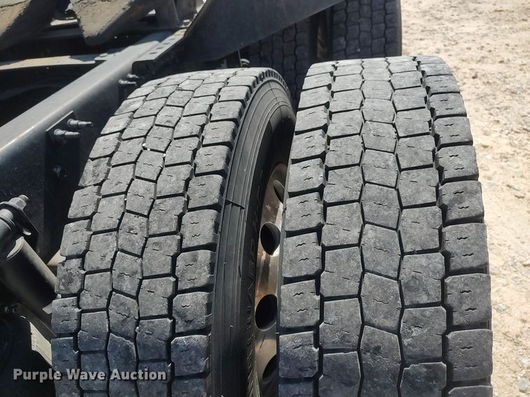 image for item DQ0491 2016 Mack CXU613  semi truck