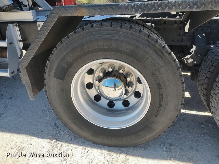 image for item DQ0491 2016 Mack CXU613  semi truck