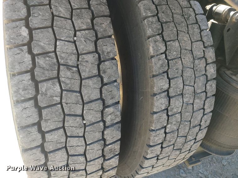 image for item DQ0491 2016 Mack CXU613  semi truck