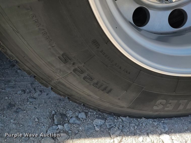 image for item DQ0491 2016 Mack CXU613  semi truck