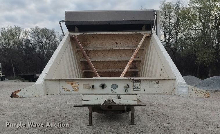 image for item DQ0492 2007 Construction Trailer Specialist BDT-40  bottom dump trailer