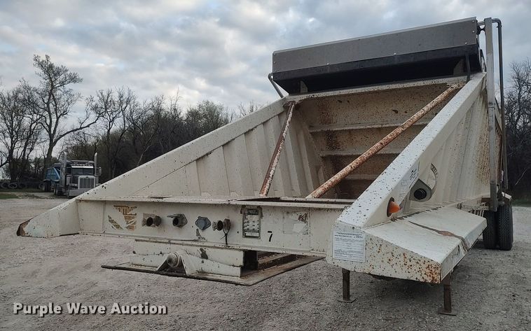 image for item DQ0492 2007 Construction Trailer Specialist BDT-40  bottom dump trailer