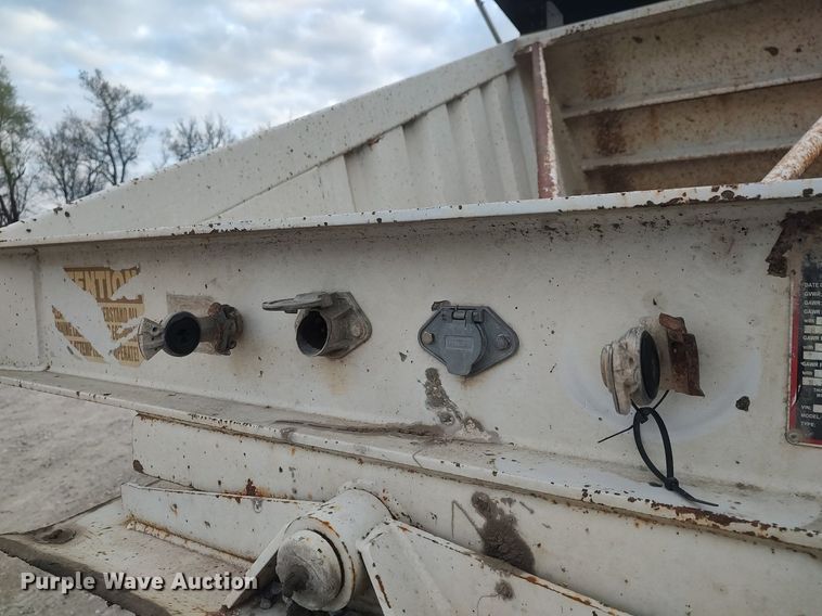 image for item DQ0492 2007 Construction Trailer Specialist BDT-40  bottom dump trailer