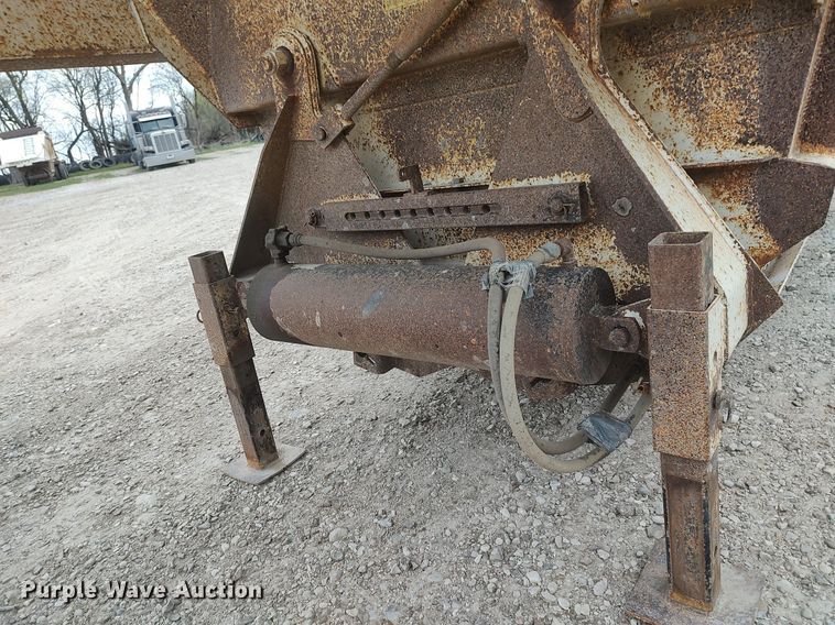 image for item DQ0492 2007 Construction Trailer Specialist BDT-40  bottom dump trailer