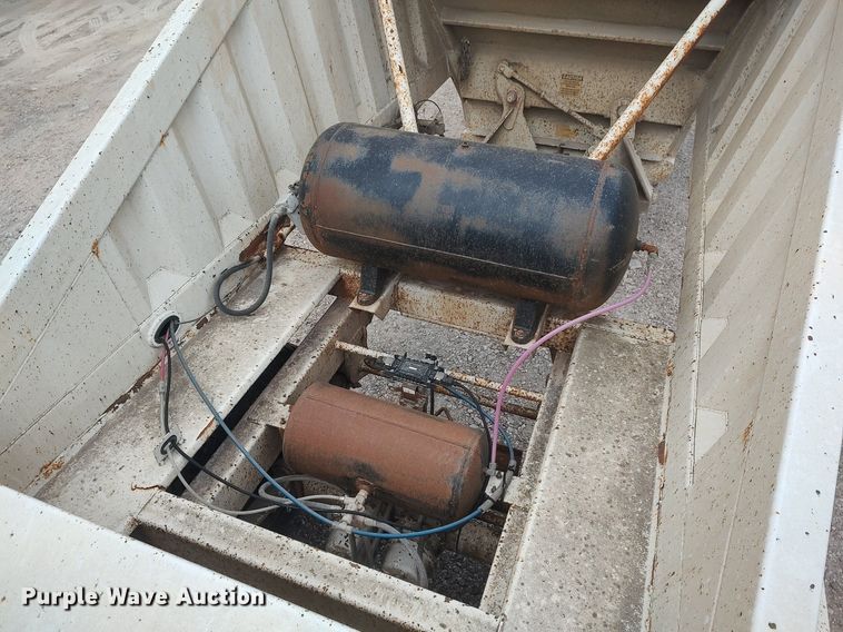 image for item DQ0492 2007 Construction Trailer Specialist BDT-40  bottom dump trailer