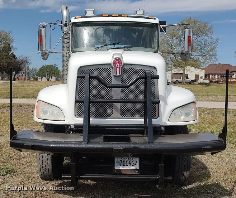 image for item DQ0500 2010 Kenworth T470  winch truck