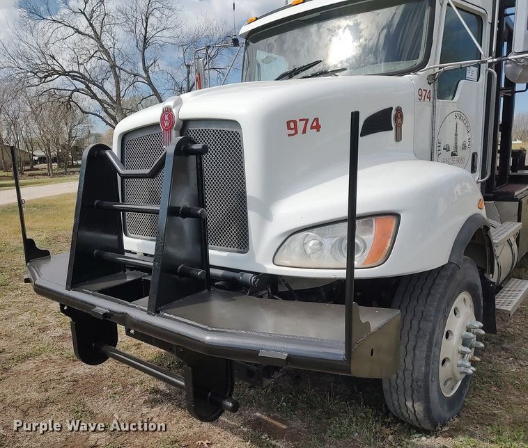 image for item DQ0500 2010 Kenworth T470  winch truck