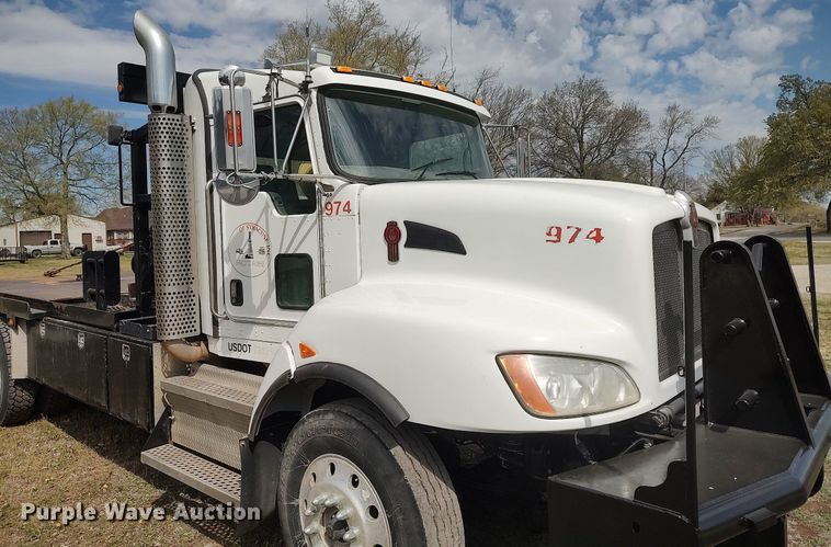 image for item DQ0500 2010 Kenworth T470  winch truck