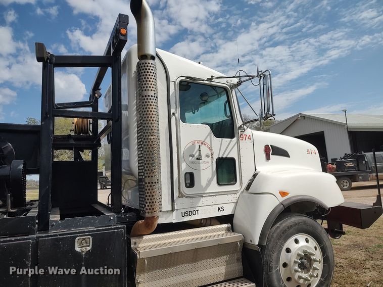 image for item DQ0500 2010 Kenworth T470  winch truck