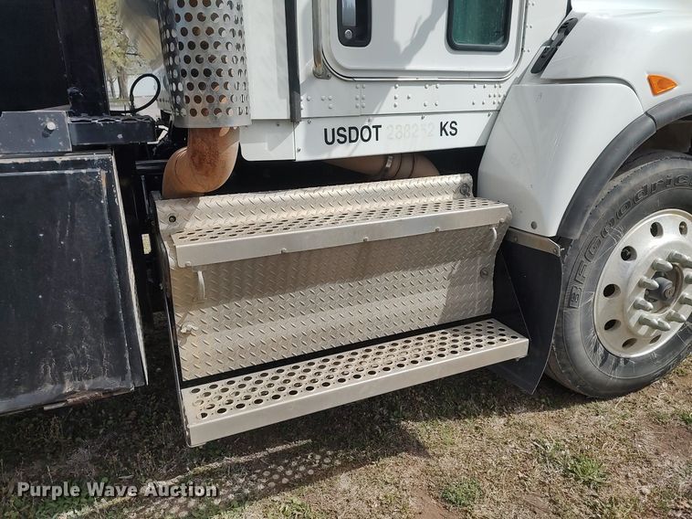 image for item DQ0500 2010 Kenworth T470  winch truck