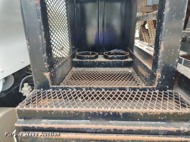 image for item DQ0500 2010 Kenworth T470  winch truck