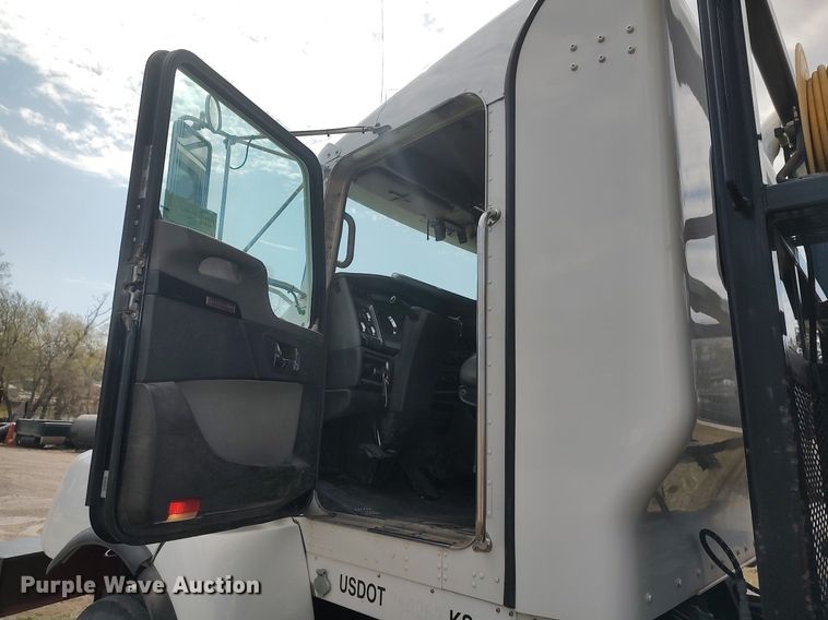 image for item DQ0500 2010 Kenworth T470  winch truck