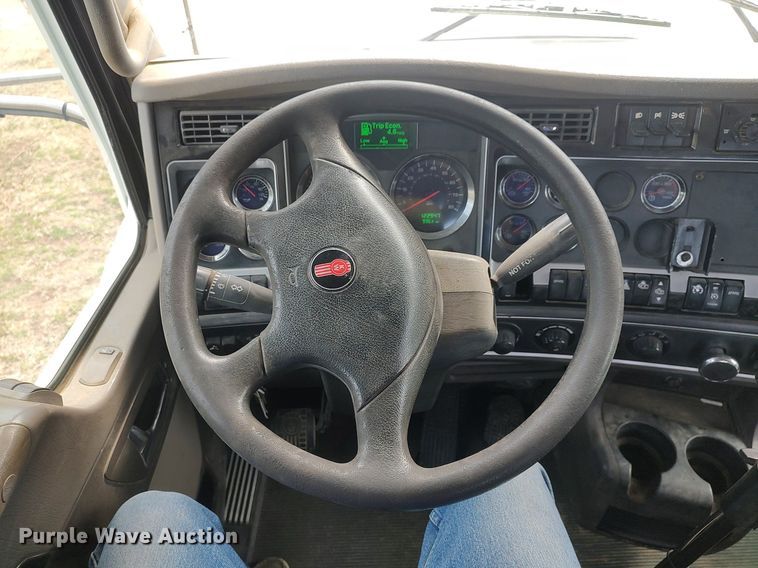 image for item DQ0500 2010 Kenworth T470  winch truck