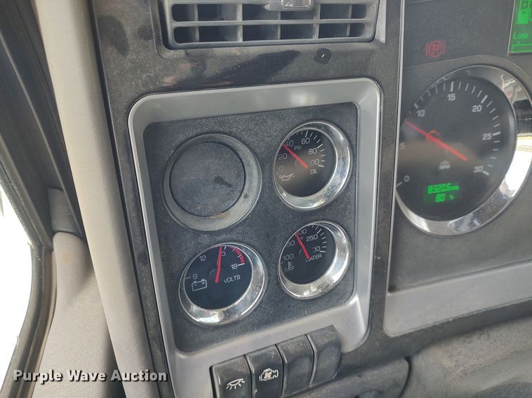 image for item DQ0500 2010 Kenworth T470  winch truck