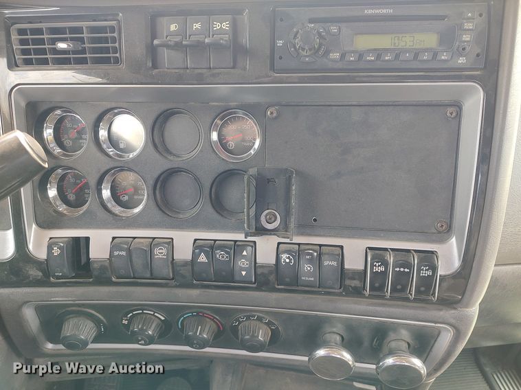 image for item DQ0500 2010 Kenworth T470  winch truck