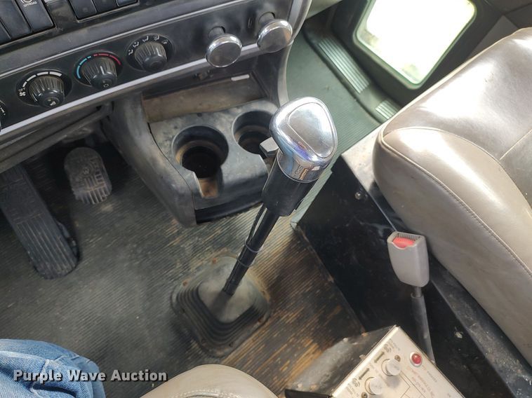 image for item DQ0500 2010 Kenworth T470  winch truck