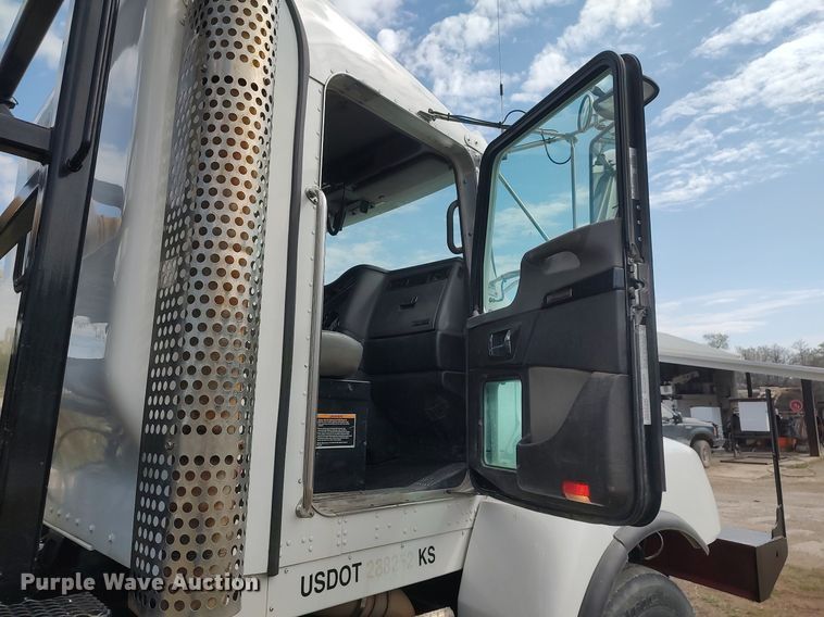 image for item DQ0500 2010 Kenworth T470  winch truck