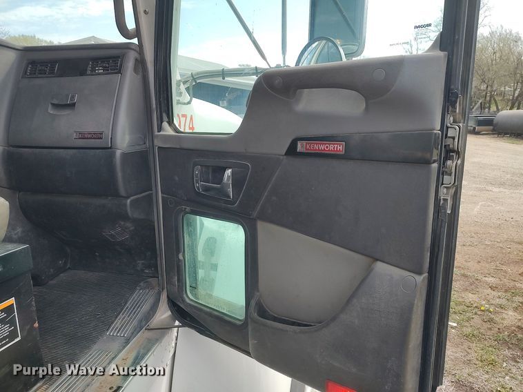 image for item DQ0500 2010 Kenworth T470  winch truck