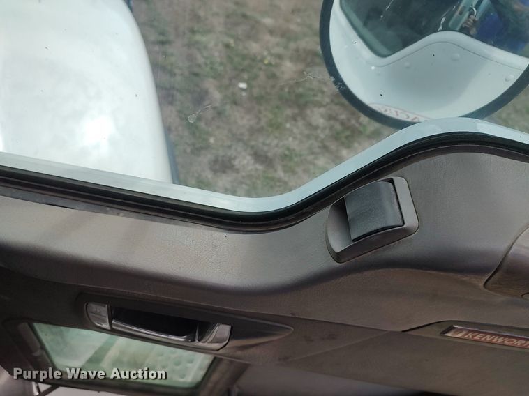 image for item DQ0500 2010 Kenworth T470  winch truck