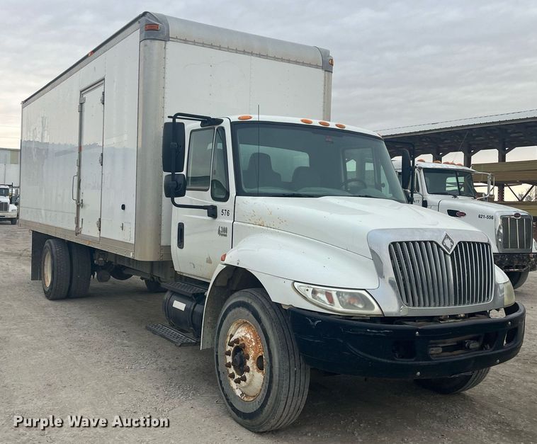 image for item DQ4093 2007 International 4300  box truck