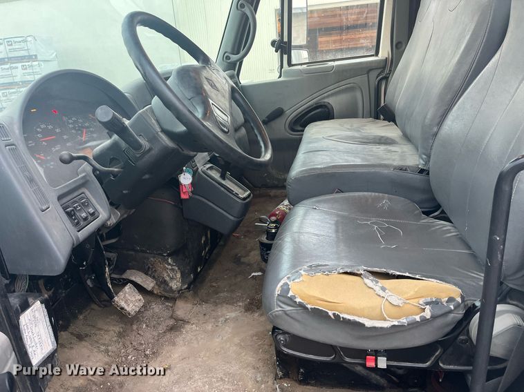 image for item DQ4093 2007 International 4300  box truck