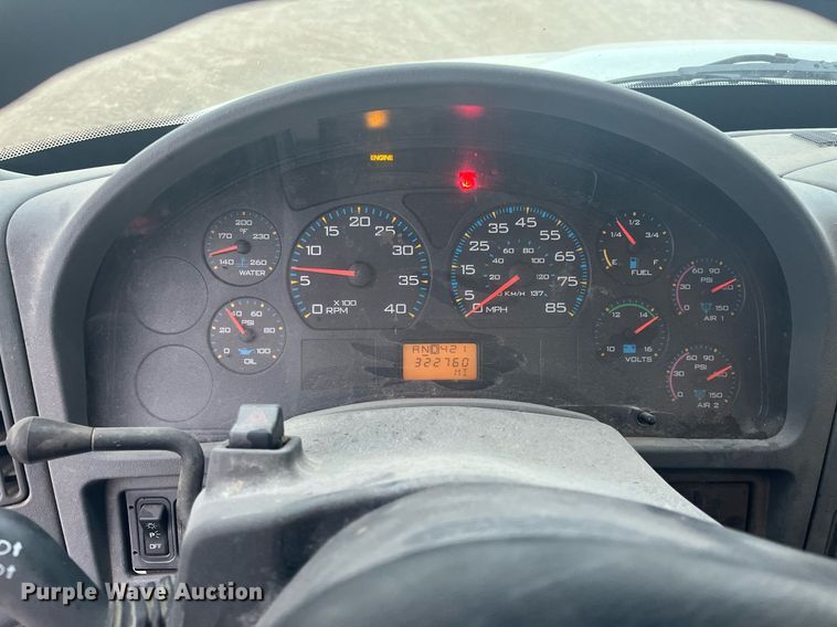 image for item DQ4093 2007 International 4300  box truck