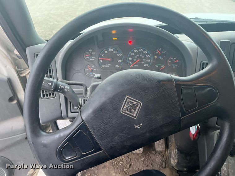 image for item DQ4093 2007 International 4300  box truck