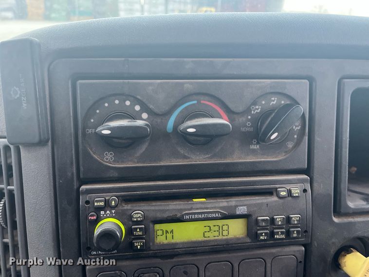 image for item DQ4093 2007 International 4300  box truck