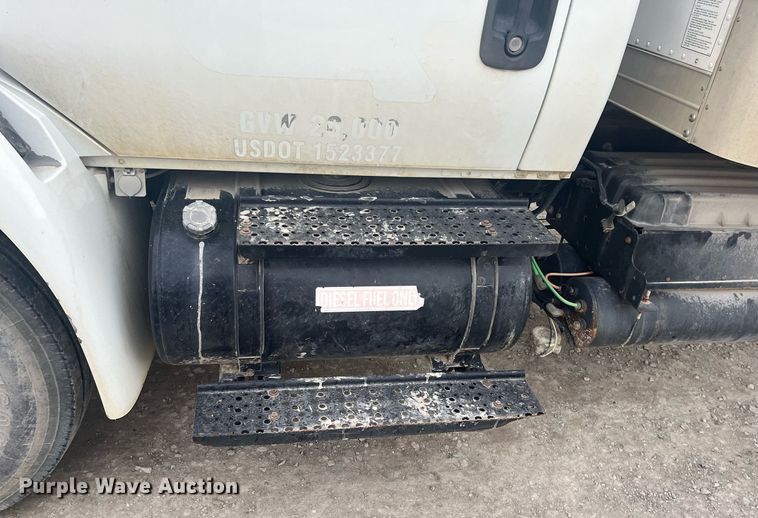 image for item DQ4093 2007 International 4300  box truck