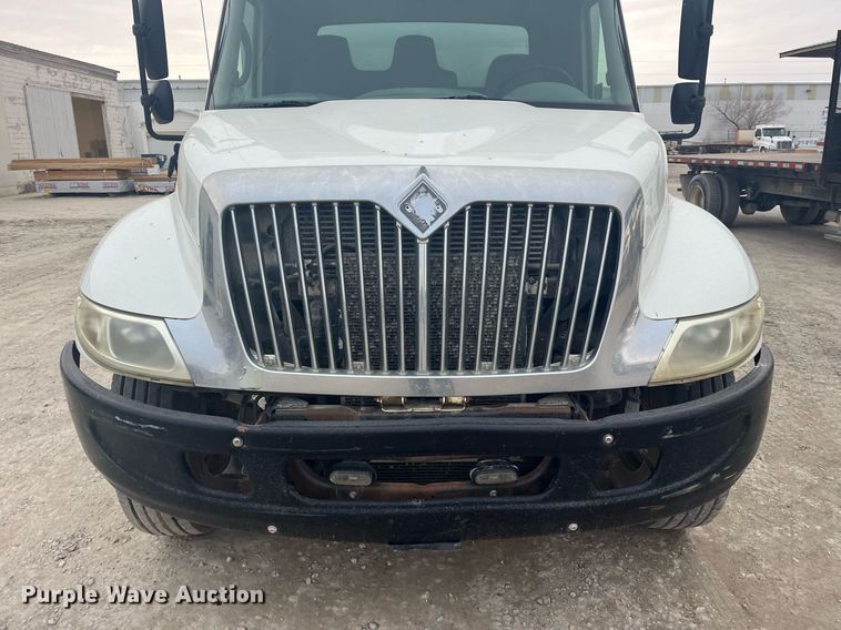 image for item DQ4093 2007 International 4300  box truck