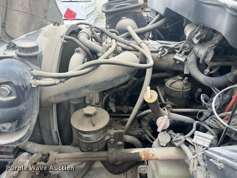 image for item DQ4093 2007 International 4300  box truck