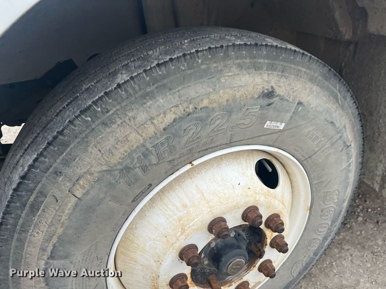 image for item DQ4093 2007 International 4300  box truck