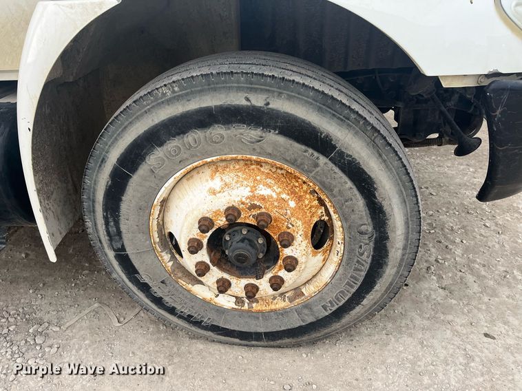 image for item DQ4093 2007 International 4300  box truck