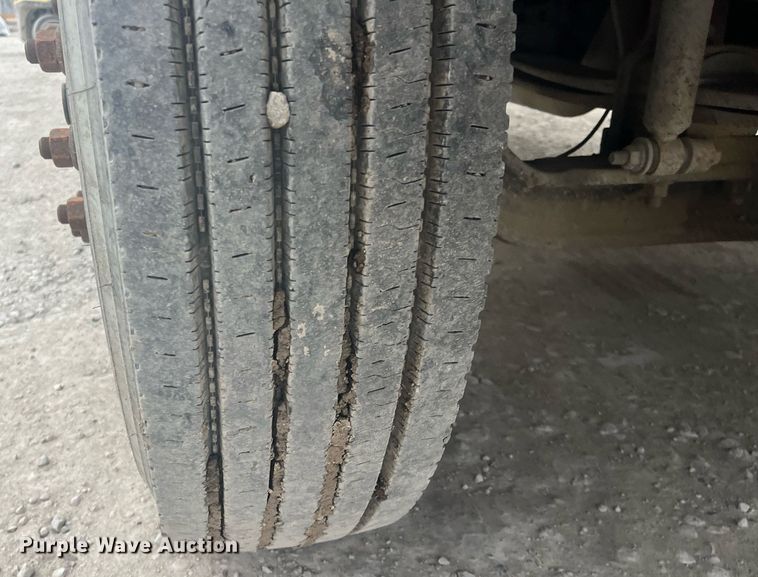 image for item DQ4093 2007 International 4300  box truck