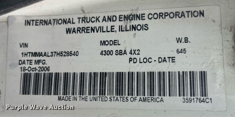 image for item DQ4093 2007 International 4300  box truck