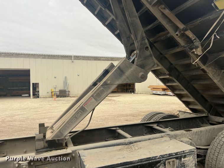 image for item DQ4094 2008 Peterbilt 335  dump flatbed truck