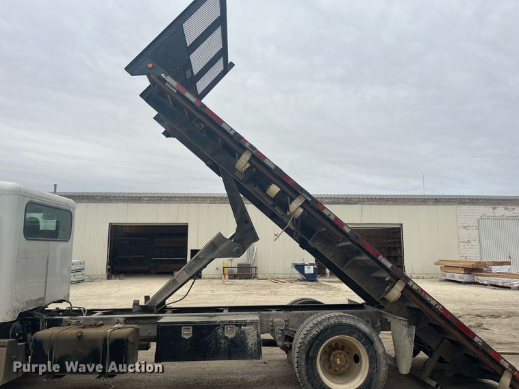 image for item DQ4094 2008 Peterbilt 335  dump flatbed truck