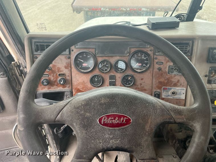 image for item DQ4094 2008 Peterbilt 335  dump flatbed truck