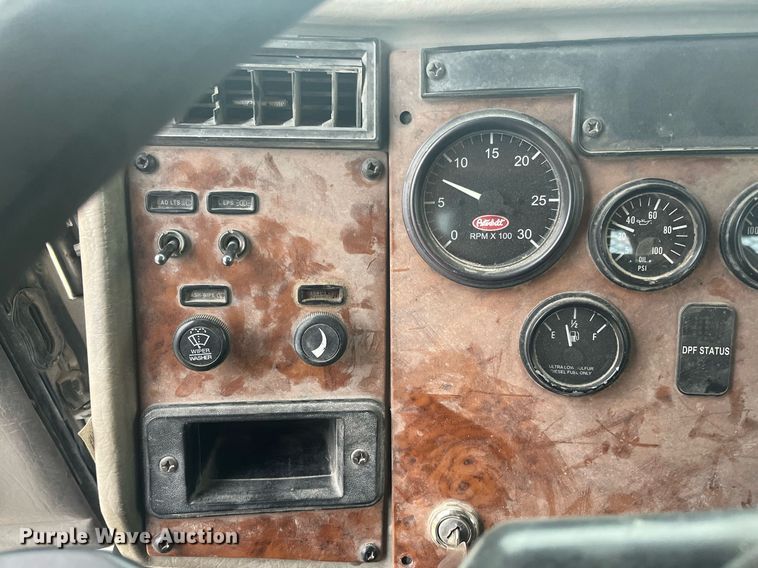 image for item DQ4094 2008 Peterbilt 335  dump flatbed truck