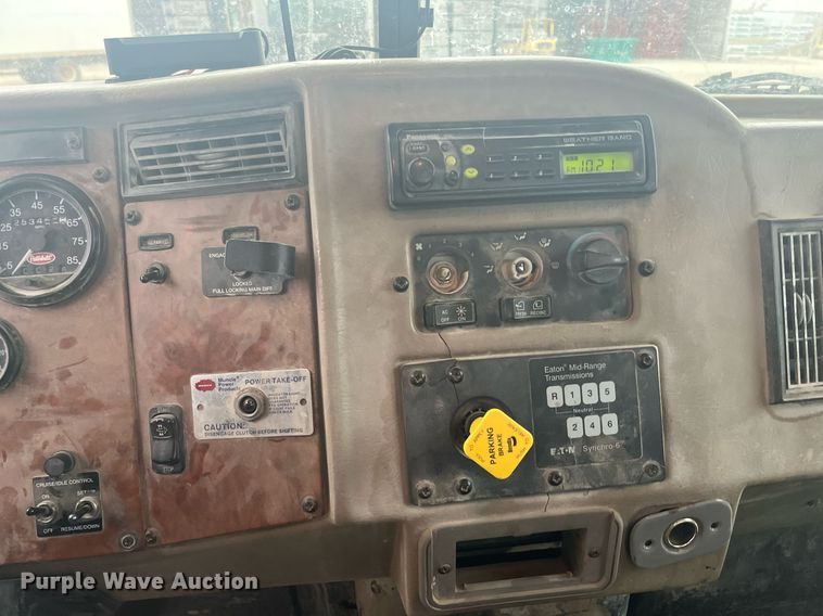 image for item DQ4094 2008 Peterbilt 335  dump flatbed truck