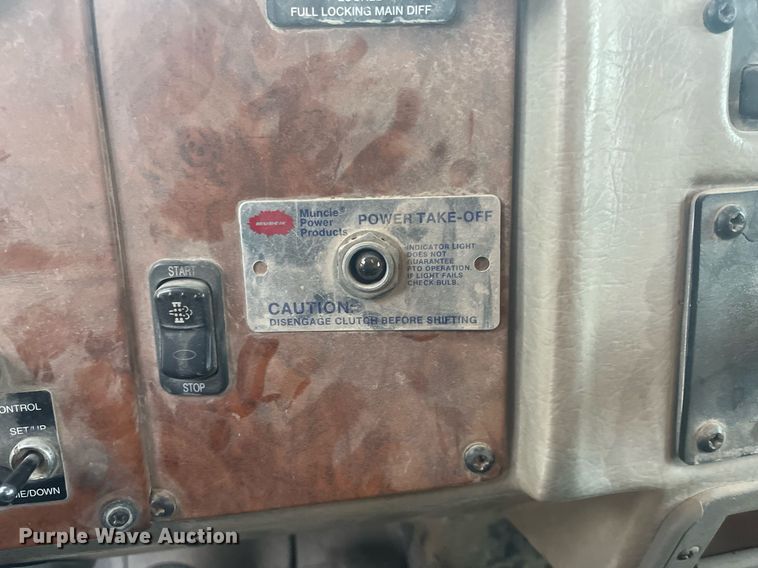 image for item DQ4094 2008 Peterbilt 335  dump flatbed truck