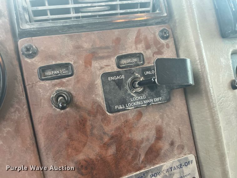 image for item DQ4094 2008 Peterbilt 335  dump flatbed truck