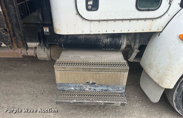 image for item DQ4094 2008 Peterbilt 335  dump flatbed truck