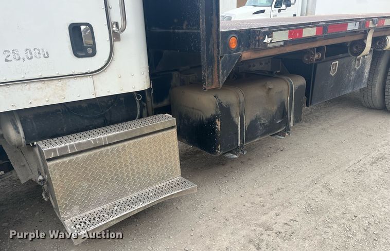 image for item DQ4094 2008 Peterbilt 335  dump flatbed truck