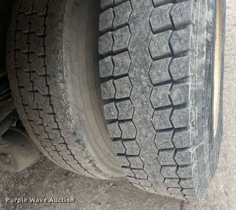 image for item DQ4094 2008 Peterbilt 335  dump flatbed truck