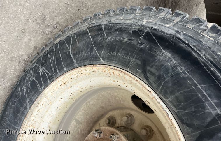 image for item DQ4094 2008 Peterbilt 335  dump flatbed truck