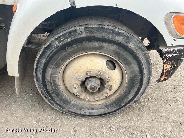 image for item DQ4094 2008 Peterbilt 335  dump flatbed truck