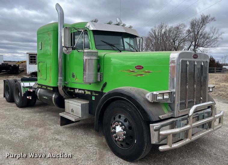 image for item DQ4105 2000 Peterbilt 379  semi truck